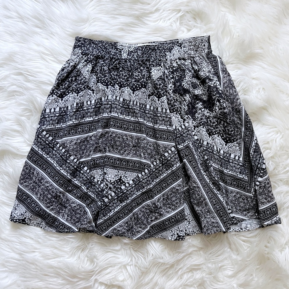 Abercrombie & Fitch Black and White Flare Skater Skirt Sz Medium